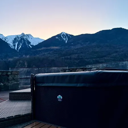 Gerendaház La Tour Du Chateau - Jacuzzi Sur Le Toit La Léchère