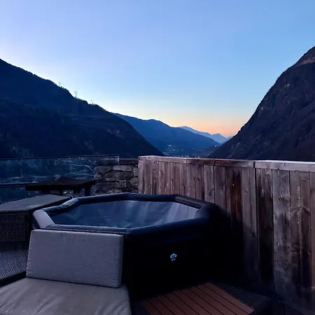 La Tour Du Chateau - Jacuzzi Sur Le Toit Gerendaház La Léchère