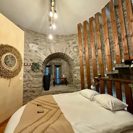La Tour Du Chateau - Jacuzzi Sur Le Toit Gerendaház *